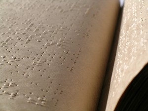 reproducao-de-livro-em-braille