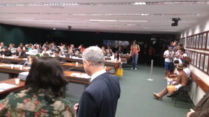 A vida dos brasileiros se decidem aqui no Congresso Nacional. O povo deveria participar, cobrar mais.