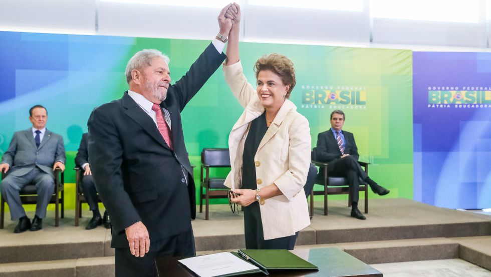 Dilma reage à grampo ilegal – “Golpes começam assim”