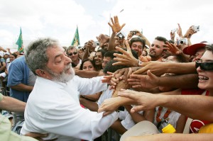 Pedido de prisão de Lula pelo MP paulista coloca movimentos sociais nas ruas