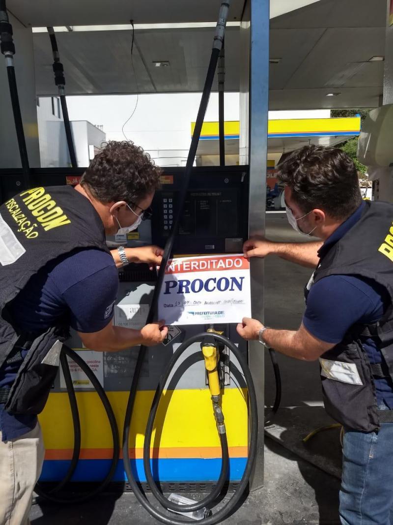 Procon de Florianópolis interdita posto de combustível por abuso de preço